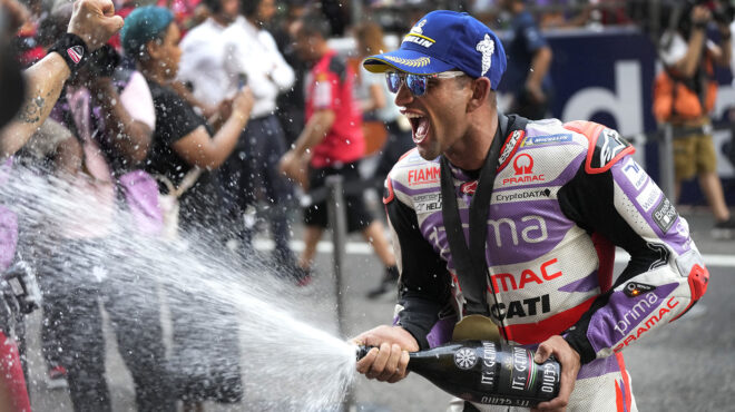 ο-martinator-και-η-κατάρα-του-μαρκ-563561914