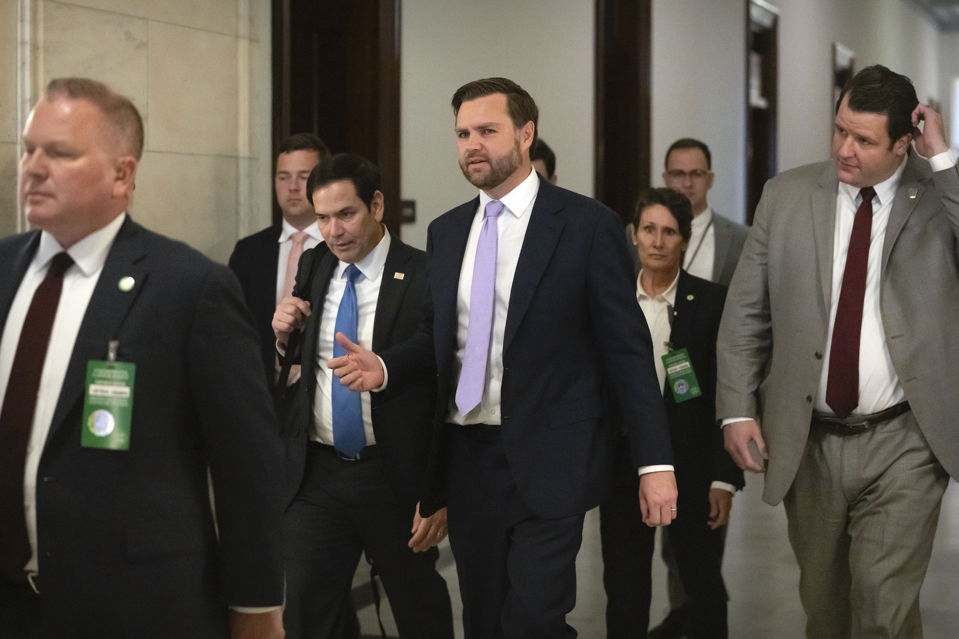 Αμερικανοί και Κινέζοι άρχισαν τα ταξίδια – Εκστρατείες γοητείας, σε αναζήτηση συμμαχιών-1