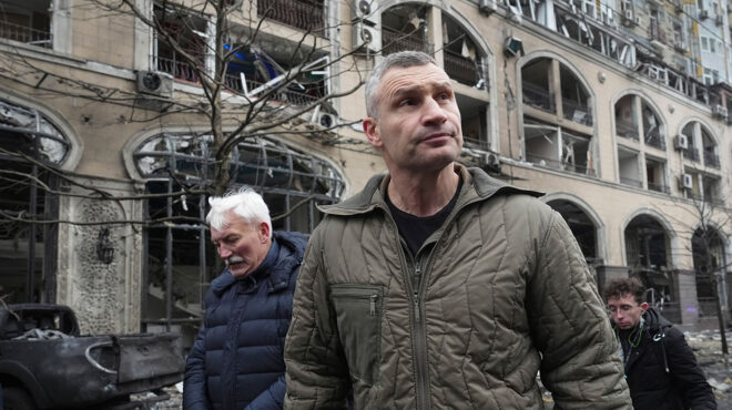 ουκρανία-ο-κλίτσκο-άνοιξε-παράθυρο-563580532