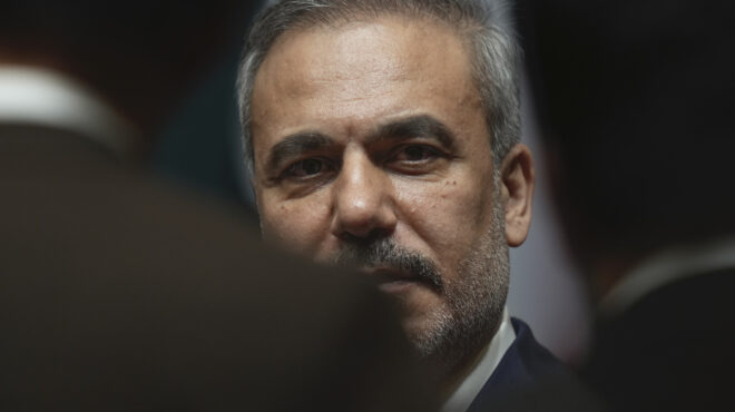 στο-παρίσι-αύριο-ο-χακάν-φιντάν-θα-συνα-563542672