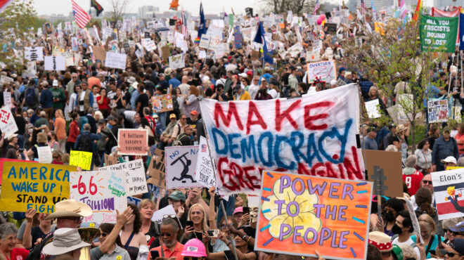 ηπα-χιλιάδες-αμερικανοί-στους-δρόμου-563551900