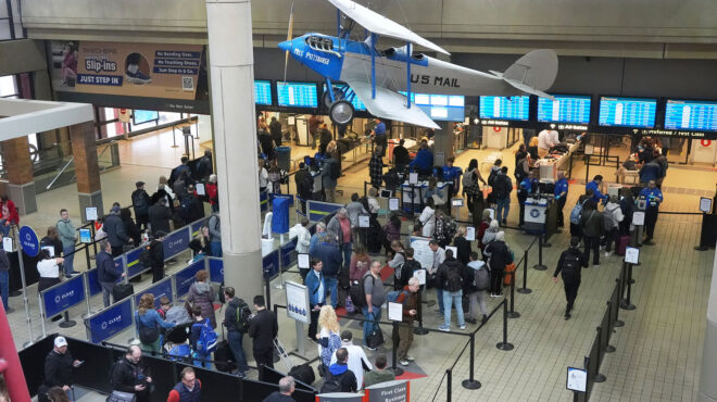 προσγειώνεται-αθήνα-η-sichuan-airlines-563562340