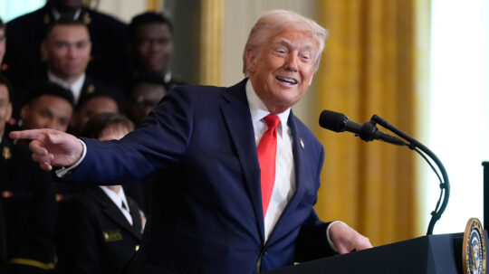 Αδιέξοδα εκτός, εντεινόμενος αυταρχισμός εντός