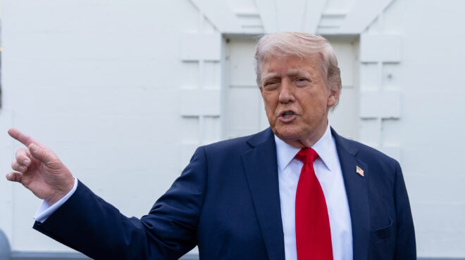 ηπα-πολιτείες-μηνύουν-τον-τραμπ-με-σκο-563577157