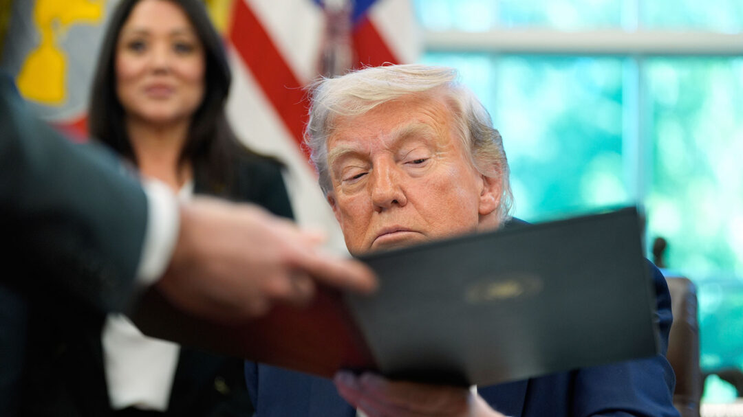 οι-πρώτες-100-ημέρες-θα-πετύχει-ο-τραμπ-τη-563578960