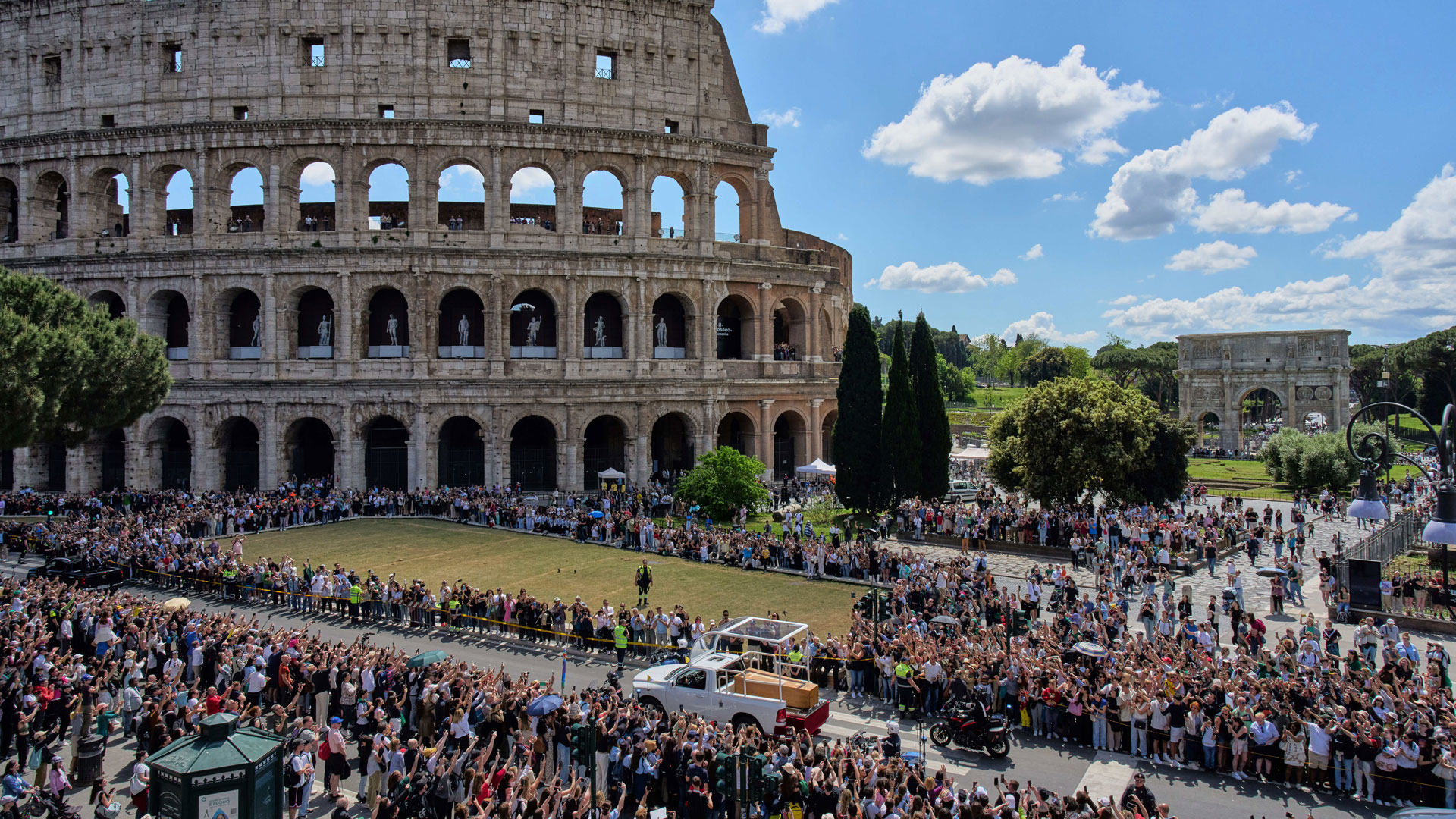 Δέκα στιγμιότυπα από το τελευταίο αντίο στον Πάπα Φραγκίσκο-6