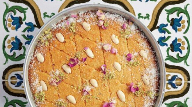 μπασμπούσα-αραβικό-κέικ-με-σιμιγδάλι-563551945