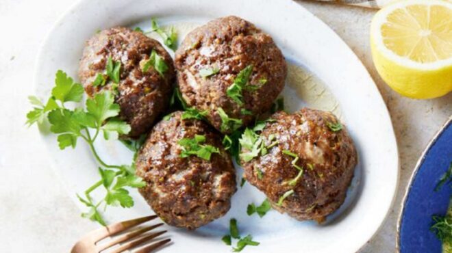 μπιφτέκια-μοσχαρίσια-αφράτα-και-πικά-563551987