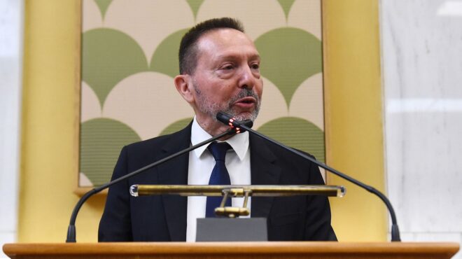 στουρνάρας-οι-δασμοί-τραμπ-απειλούν-μ-563554408