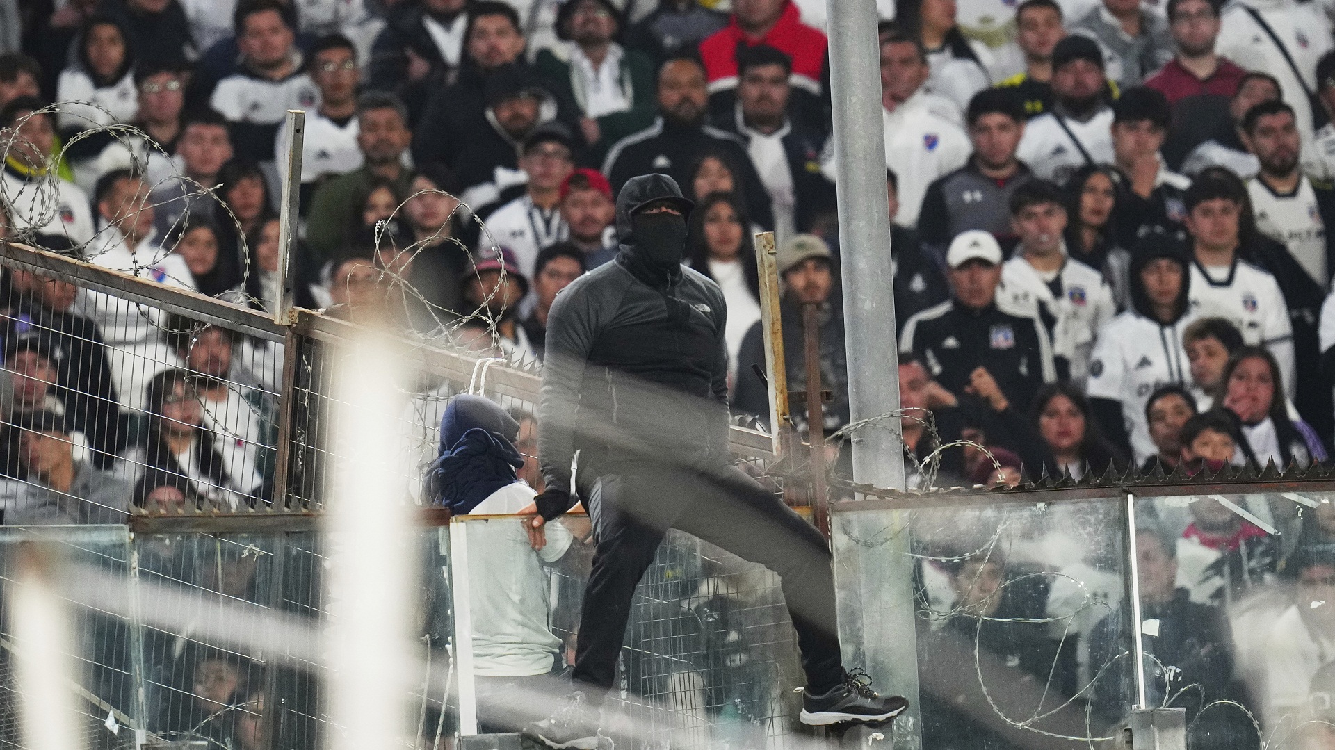 Χιλή: Δύο έφηβες σκοτώθηκαν και πολλοί τραυματίστηκαν λόγω επεισοδίων με την αστυνομία σε ποδοσφαιρικό αγώνα-1