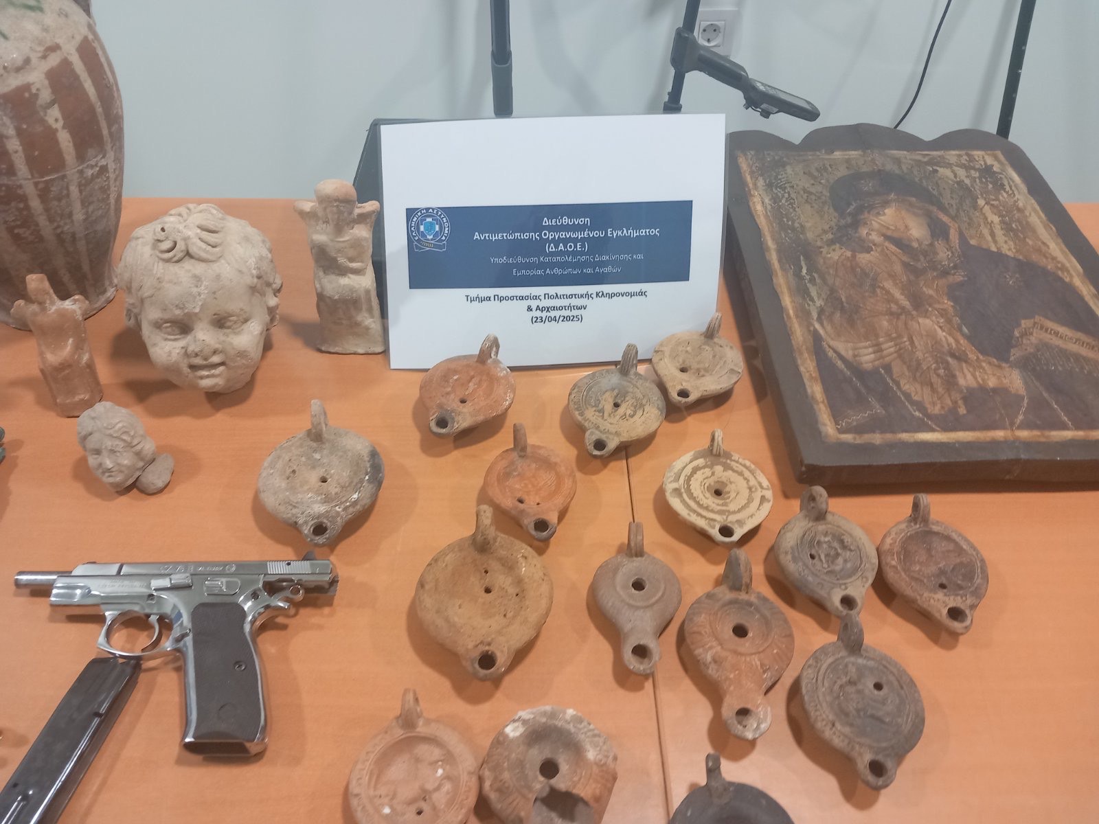 Κρήτη: Διευθυντής δημόσιας υπηρεσίας στο κύκλωμα των αρχαιοκαπήλων-1