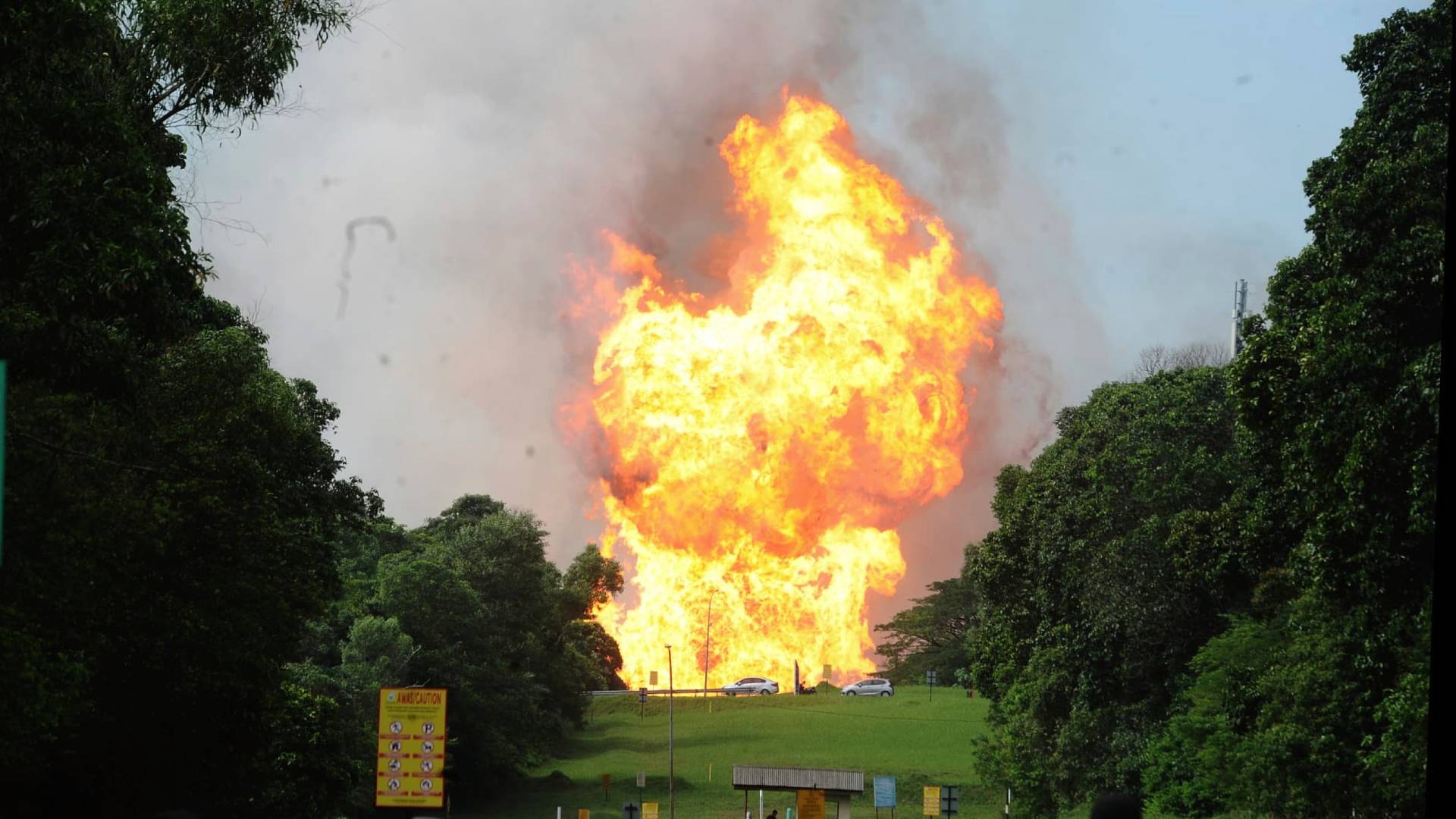 Μαλαισία: Δεκάδες στο νοσοκομείο μετά από τεράστια φωτιά σε αγωγό φυσικού αερίου-1