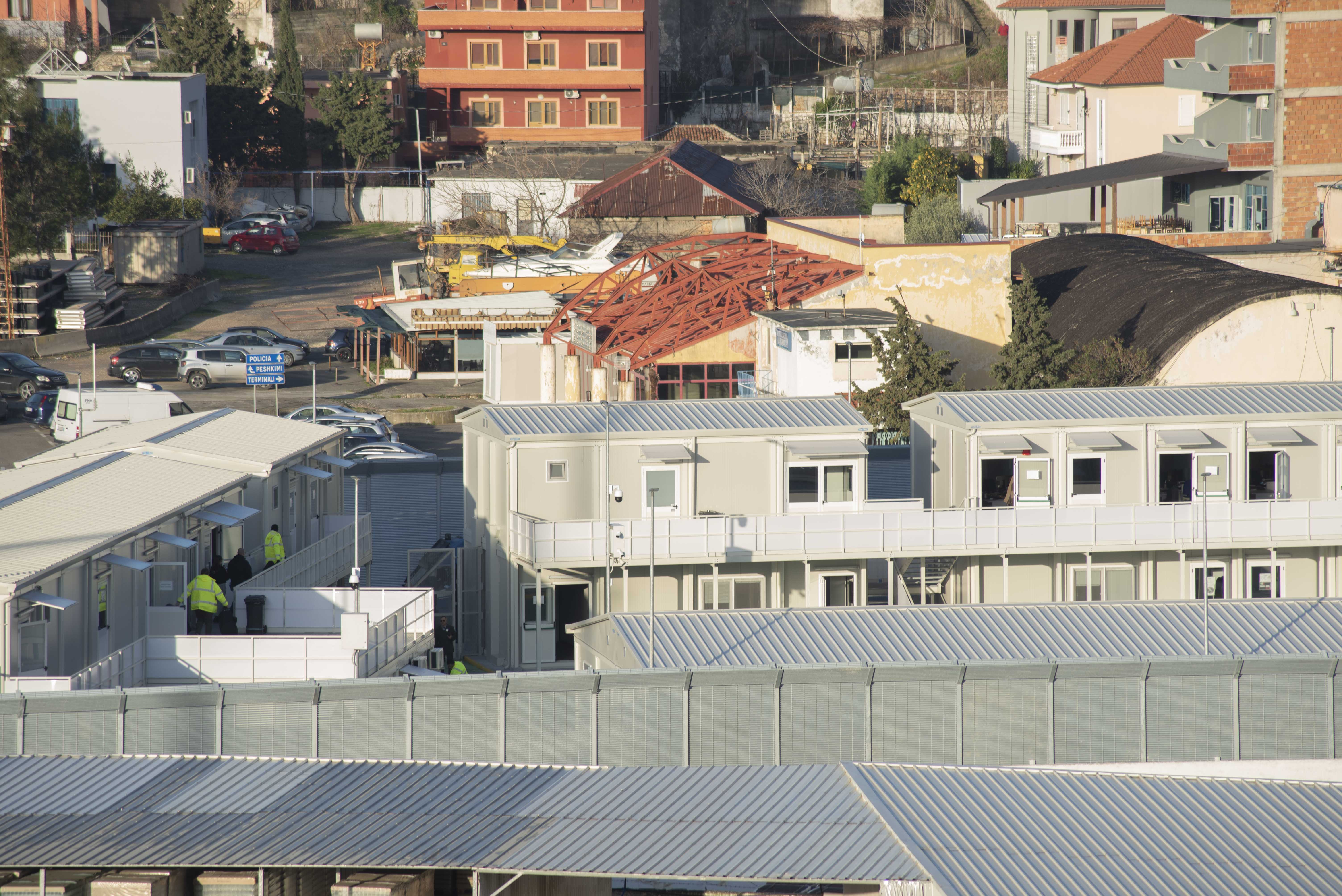 Η οδύσσεια ενός μετανάστη από την Ιταλία στην Αλβανία: Σε συμπληγάδες το σχέδιο ασύλου της Μελόνι-1