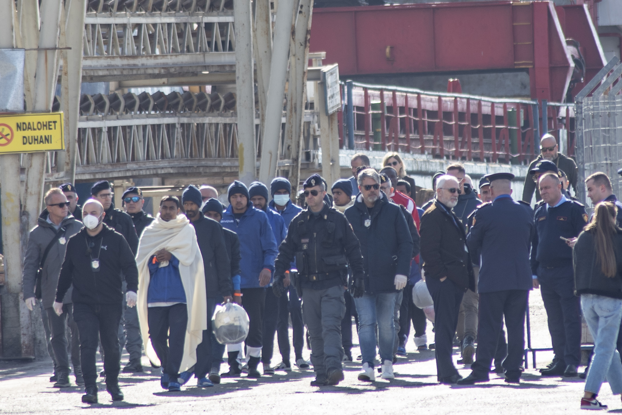Η οδύσσεια ενός μετανάστη από την Ιταλία στην Αλβανία: Σε συμπληγάδες το σχέδιο ασύλου της Μελόνι-4