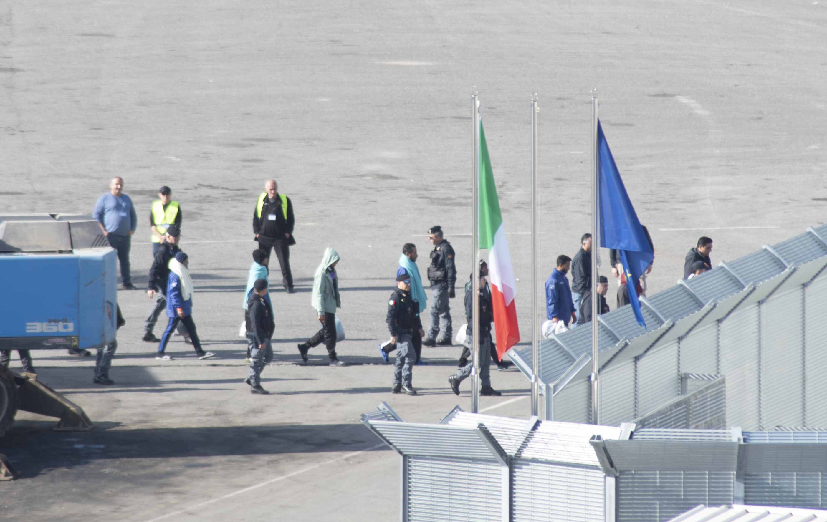 Η οδύσσεια ενός μετανάστη από την Ιταλία στην Αλβανία: Σε συμπληγάδες το σχέδιο ασύλου της Μελόνι-5