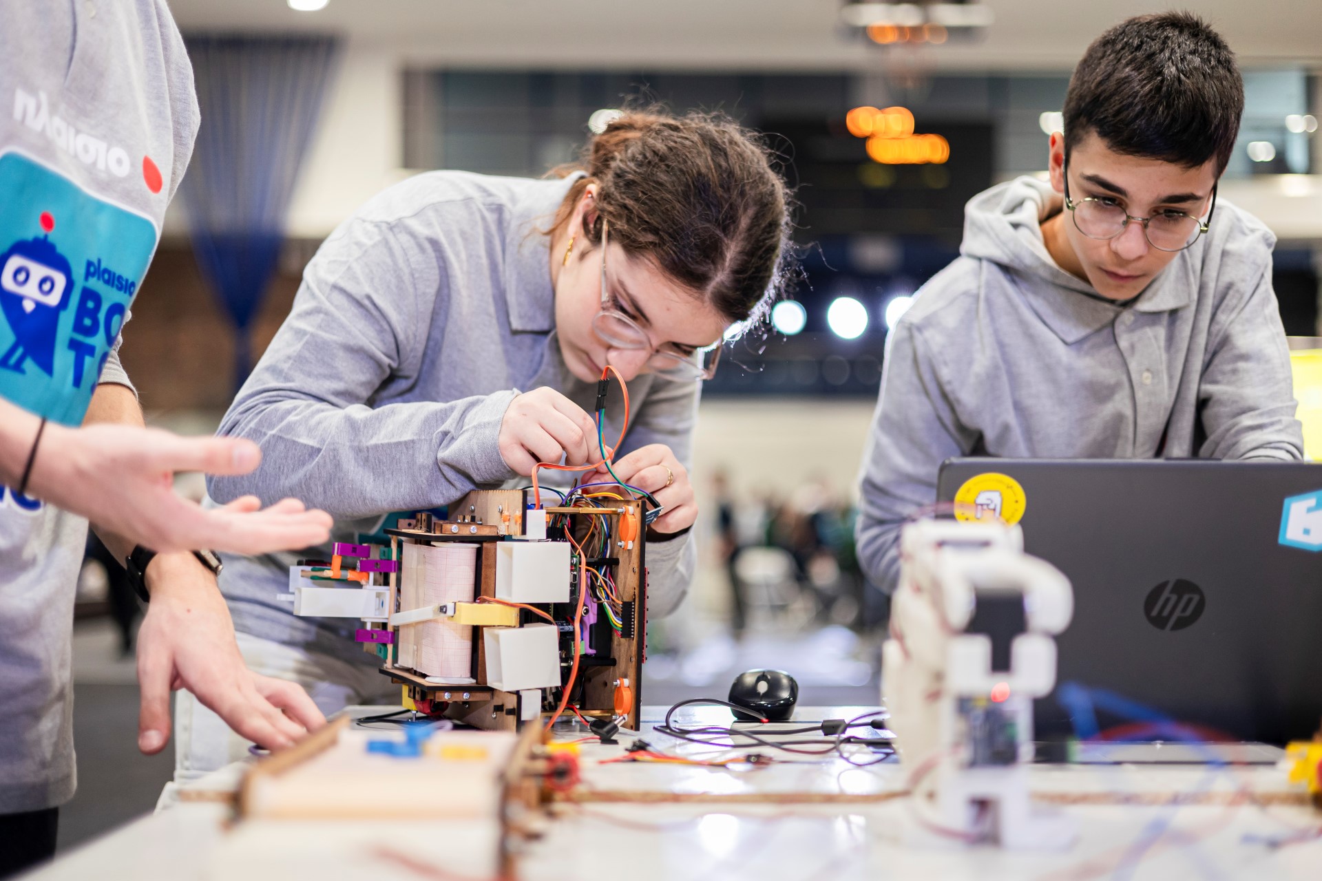 Η Πλαίσιο αναδεικνύει τα κορυφαία ταλέντα ρομποτικής και επιχειρηματικότητας στον μεγάλο τελικό “Plaisiobots: Race 3.0”-1