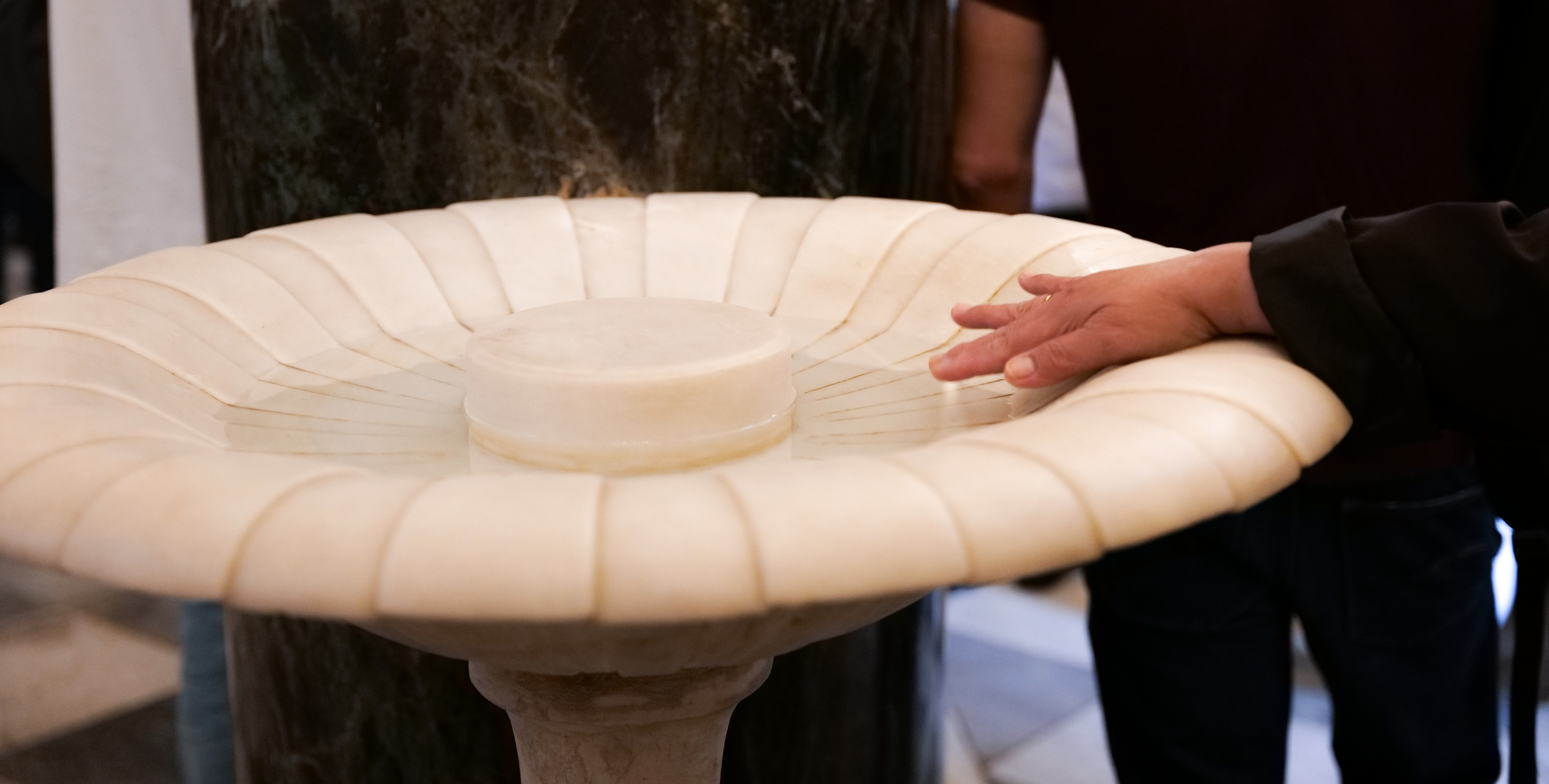 Καθολικοί της Ελλάδας είπαν το δικό τους αντίο στον «Επαναστάτη Ποντίφικα»-10