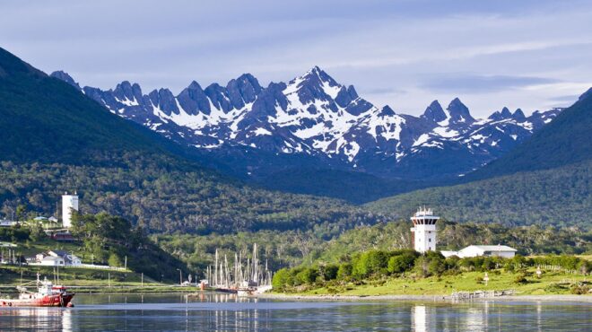 ποιο-νησί-χιλιάδες-χιλιόμετρα-μακριά-563573470