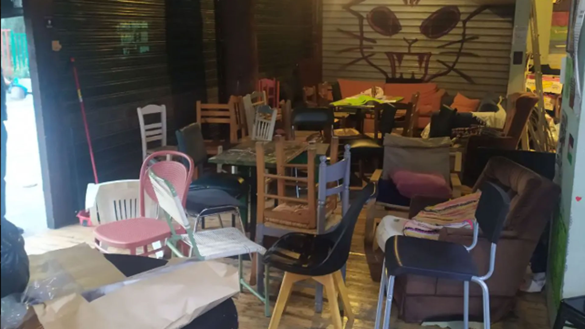 Λόφος Στρέφη: Αστυνομική επιχείρηση σε κατάληψη – Εξι προσαγωγές-1