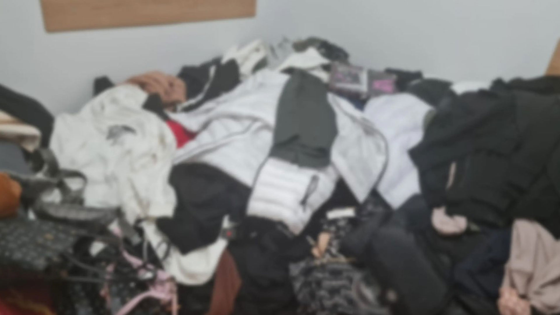 Δυτική Αττική: Kατάστημα ρούχων πουλούσε «μαϊμού» προϊόντα – Συνελήφθη ο ιδιοκτήτης-1