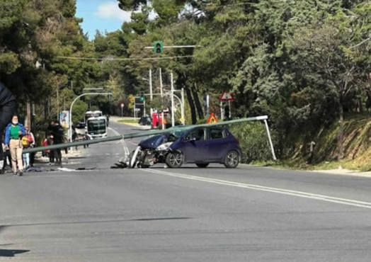 εκάλη-κατέρρευσε-κολόνα-φωτισμού-ζ-563557336