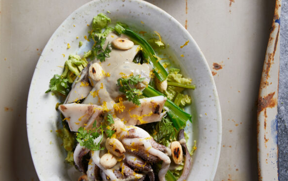 σουπιές-ψητές-με-πορτοκάλι-και-αμυγδα-563573911