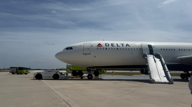 ηπα-φωτιά-σε-αεροσκάφος-πριν-απογειωθ-563574040