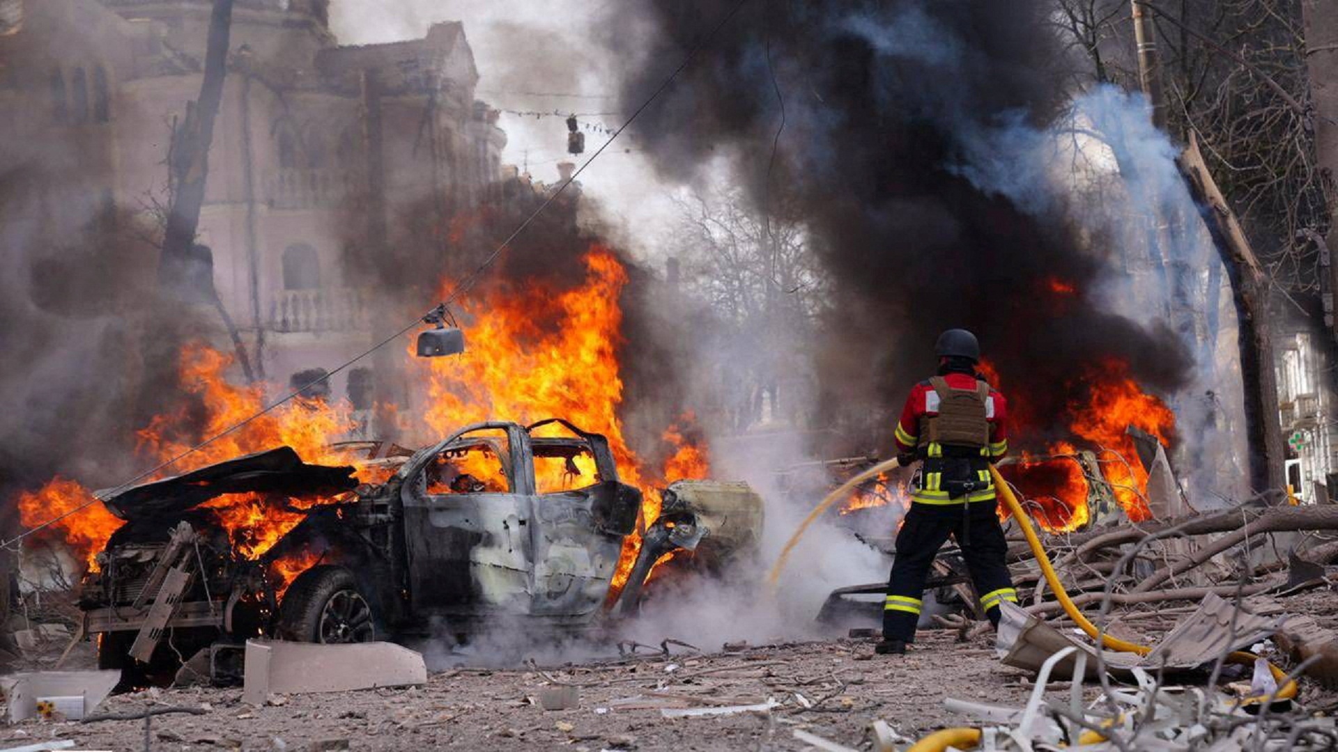 Επίθεση στο Σούμι: Ενα 13χρονο αγόρι γλίτωσε από φλεγόμενο λεωφορείο και έσωσε και άλλους επιβάτες-1