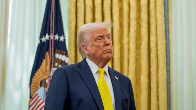 τραμπ-στο-χαμηλότερο-επίπεδο-μετά-την-563574118