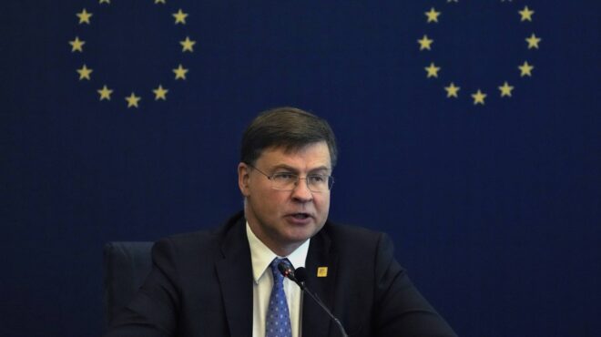 δασμοί-η-ε-ε-δεν-εγκαταλείπει-τη-συν-563576848