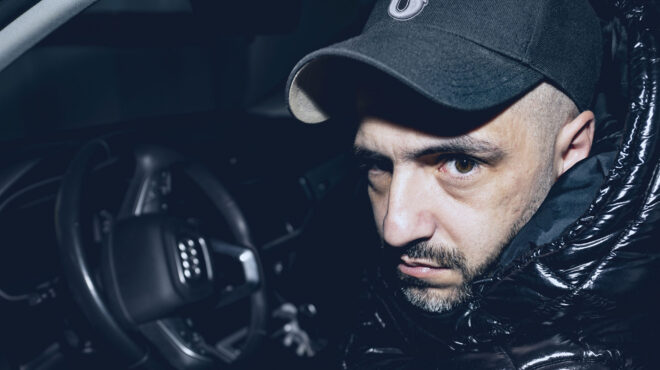 λεξ-σχεδόν-50-000-στην-online-ουρά-για-ένα-εισι-563578942