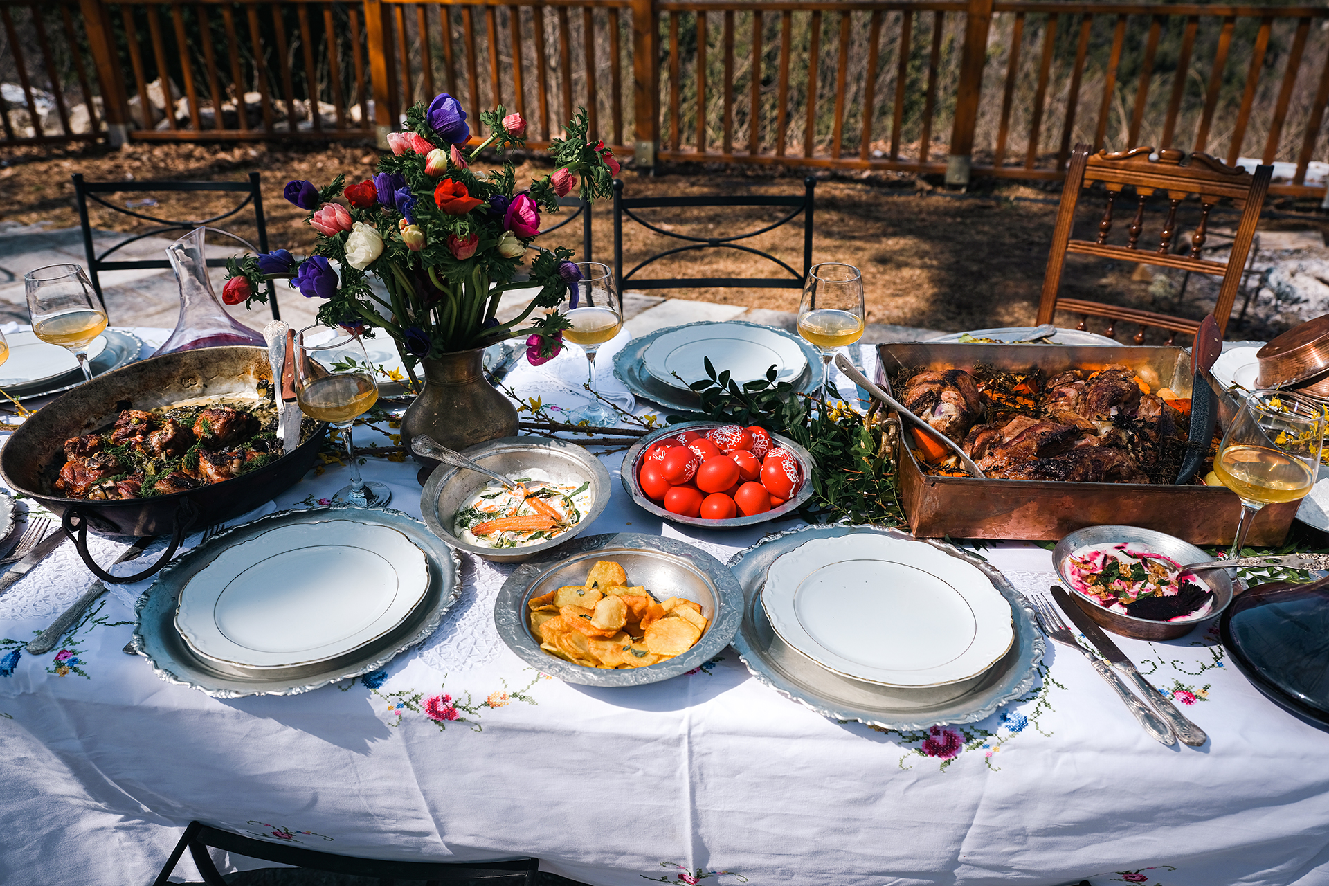 Μπίρα, τσίπουρο ή ούζο; Τι θα πιούμε στο πασχαλινό τραπέζι αν όχι κρασί;-1