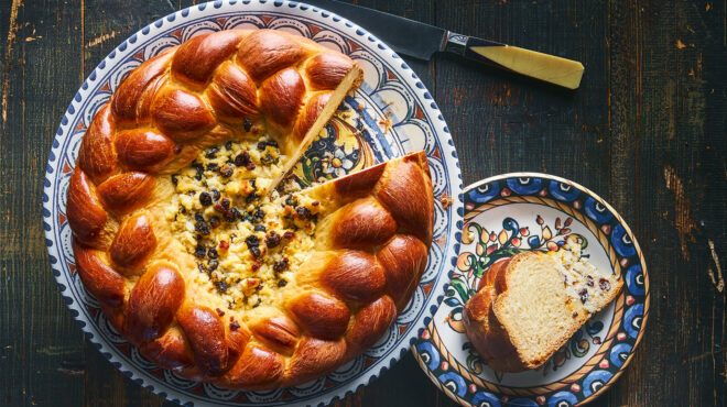 το-τσουρέκι-μας-φέτος-θα-έχει-και-ανθότ-563544844