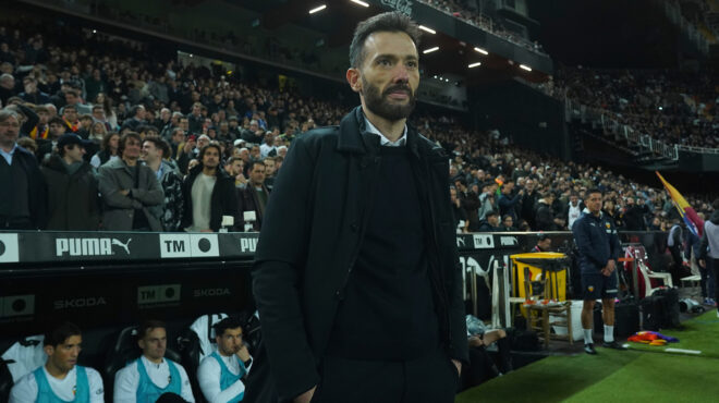 κάρλος-κορμπεράν-ο-κόουτς-χωρίς-χαμό-563549056