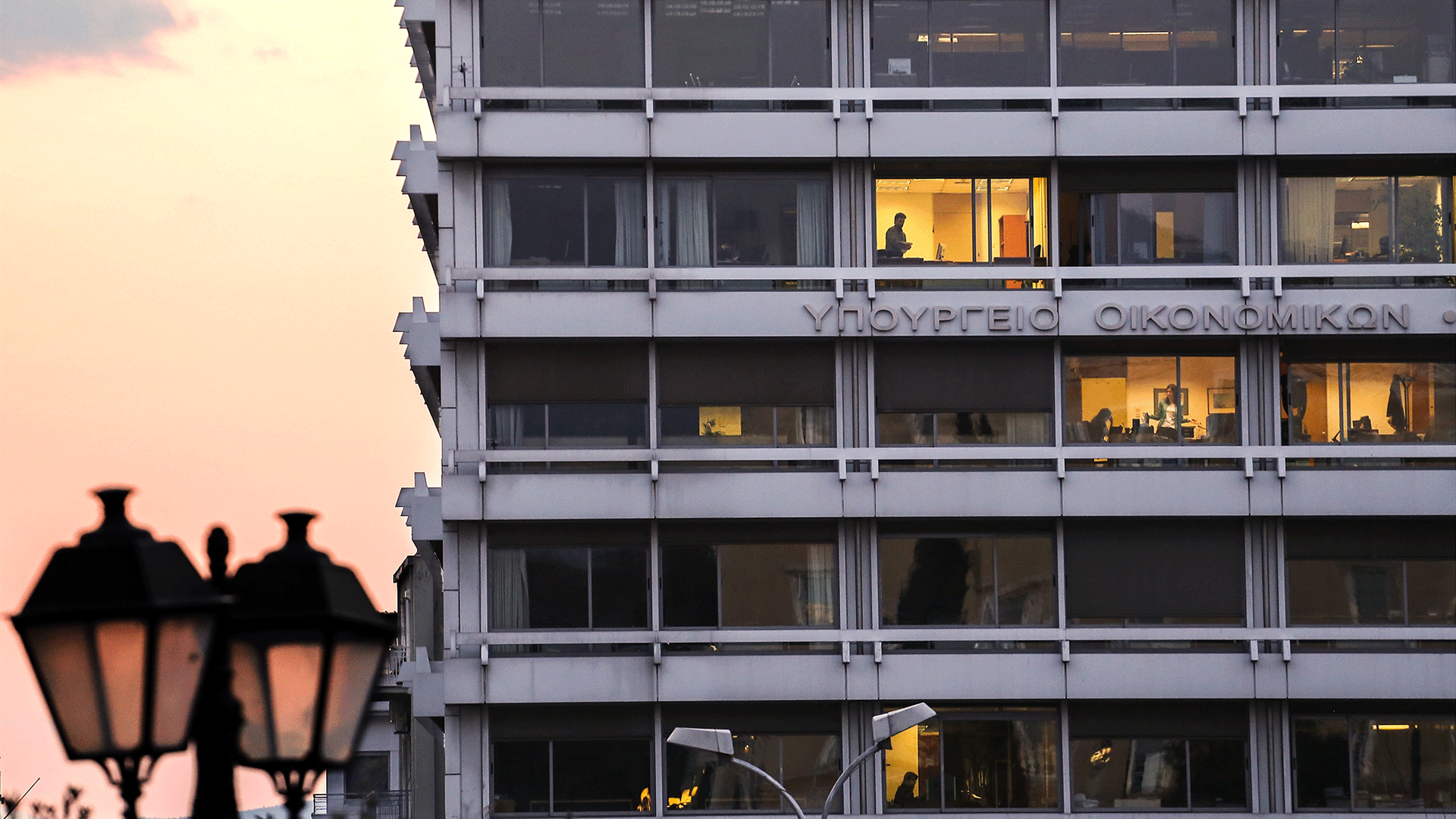 επιπλέον-150-εκατ-για-προγράμματα-στέγα-563572687