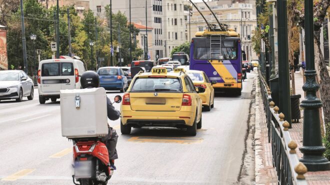 επιστροφή-στο-πεζοδρόμιο-563547538