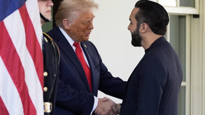 αμετακίνητος-ο-τραμπ-για-τις-μαζικές-α-563564374