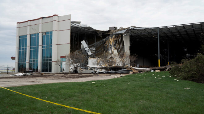 καταιγίδες-και-ανεμοστρόβιλοι-σαρών-563548150