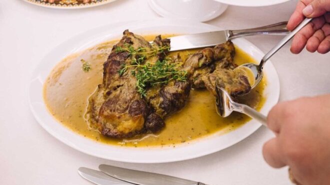 αρνίσια-σπάλα-στον-φούρνο-μελωμένη-563573230