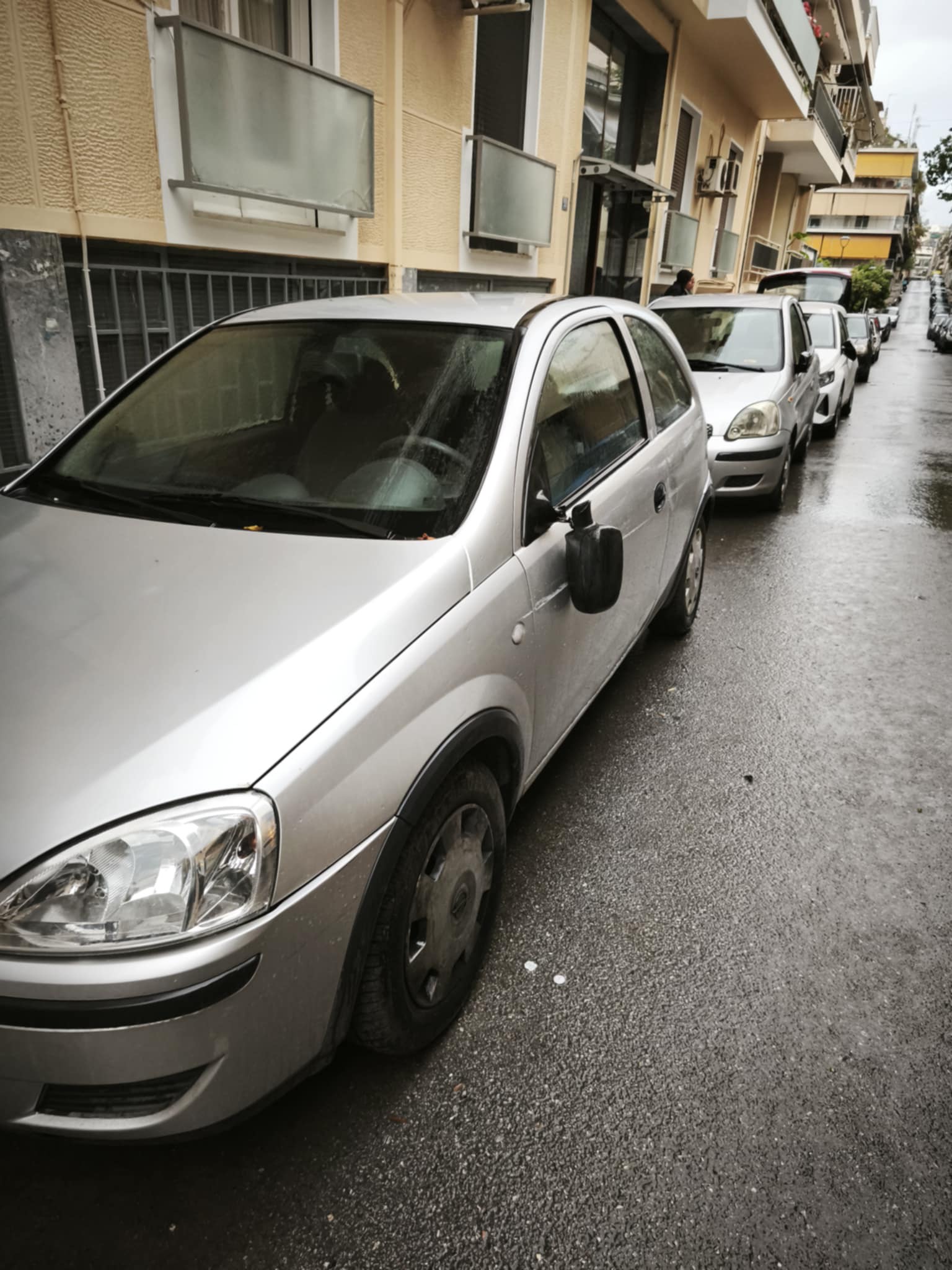 Νέος Κόσμος: Φορτηγό προσέκρουσε σε 11 σταθμευμένα Ι.Χ. [Φωτογραφίες]-2