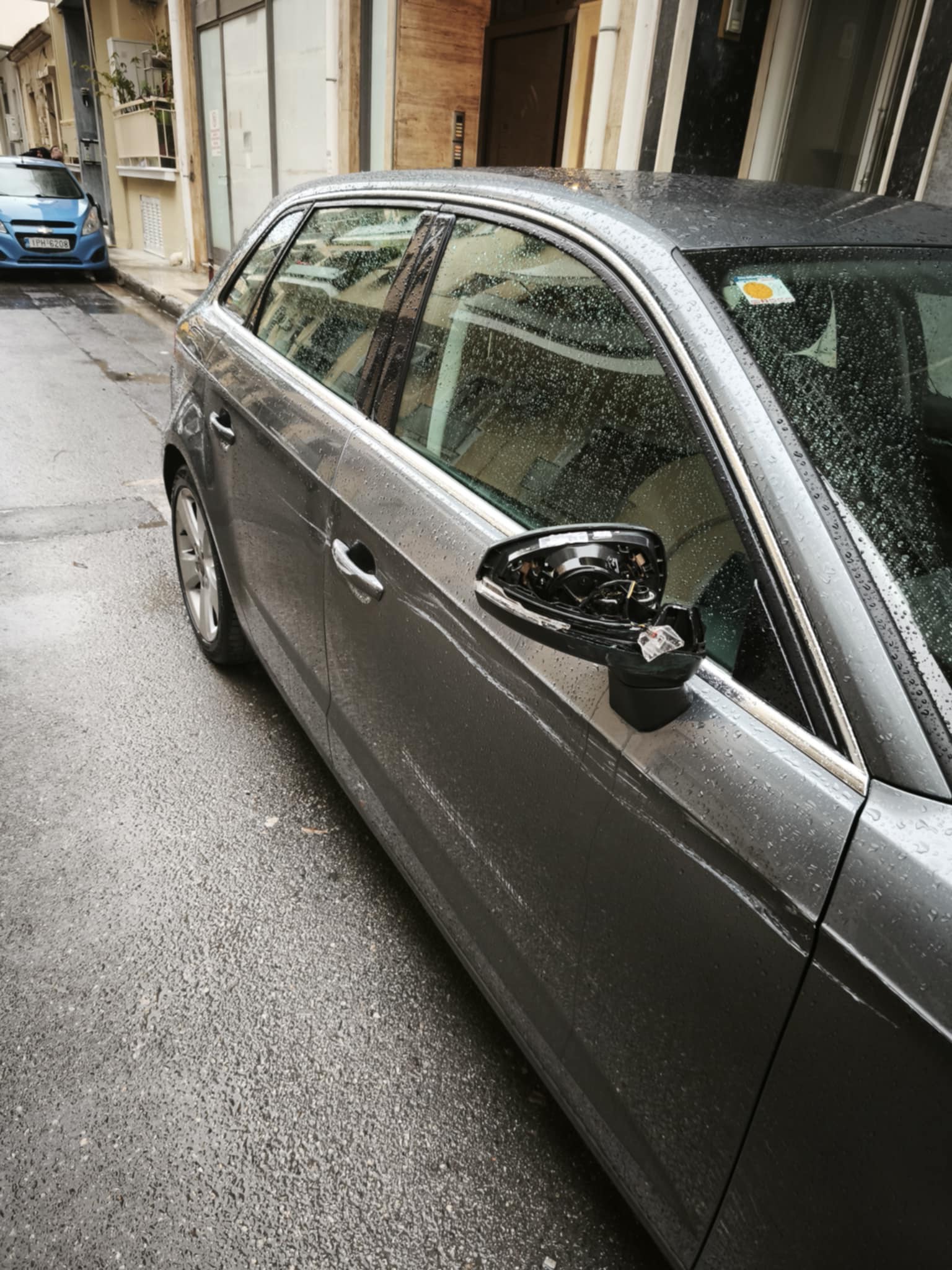 Νέος Κόσμος: Φορτηγό προσέκρουσε σε 11 σταθμευμένα Ι.Χ. [Φωτογραφίες]-1