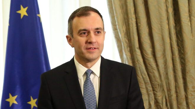 εντός-και-εκτός-ανοίγουν-δίαυλοι-με-τη-563554135