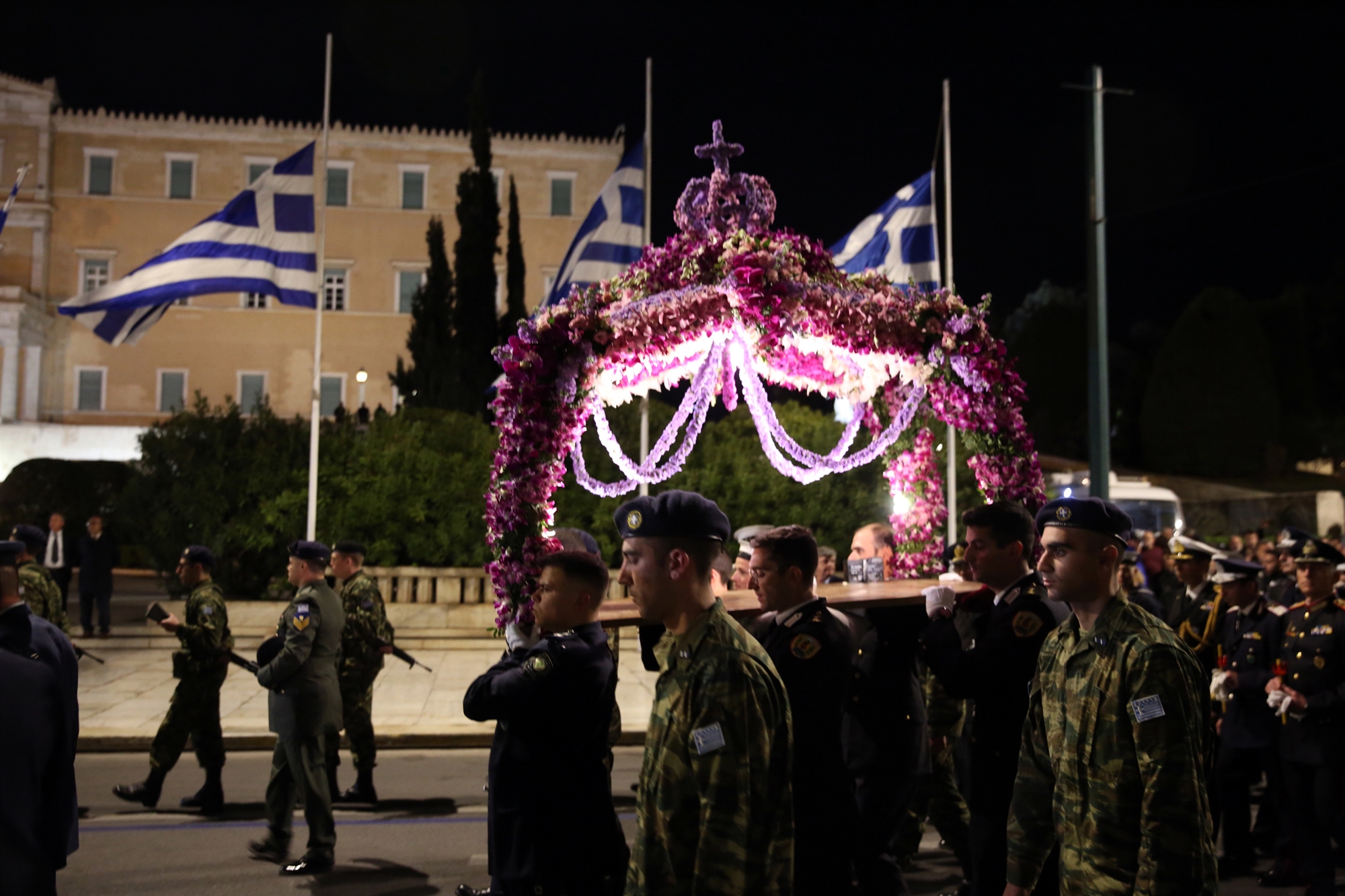 «Εδώ δεν είναι φολκλόρ ο Επιτάφιος», η αιώνια ευλογία της Μεγάλης Παρασκευής-3