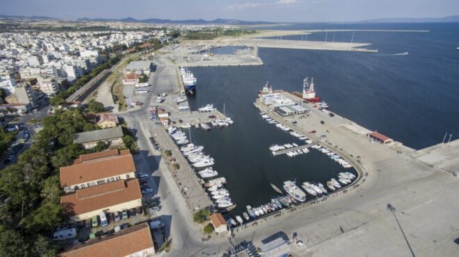 εντός-και-εκτός-η-πρωτοβουλία-των-τριώ-563585965