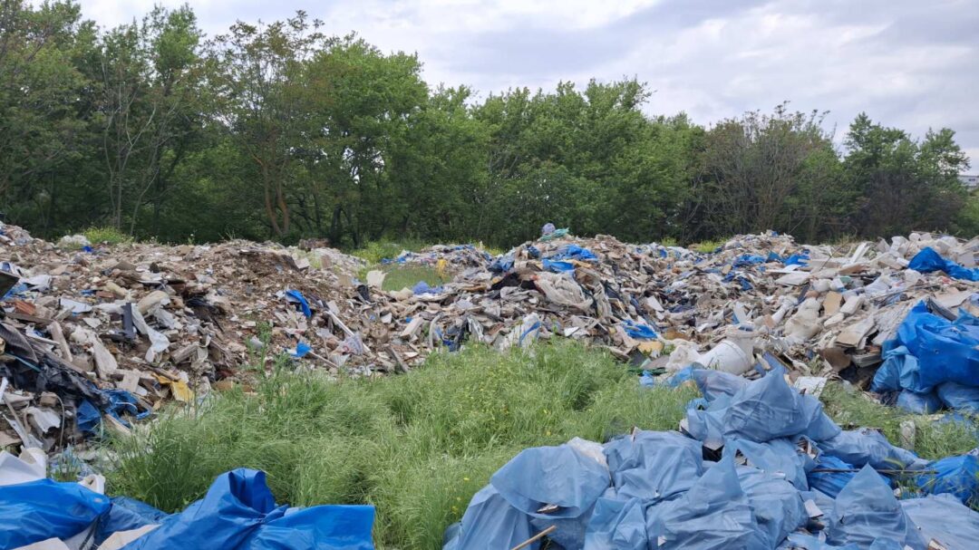 απορρίμματα-από-το-τζάνειο-στην-κοίτη-563585272