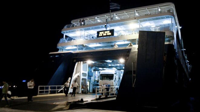 σύρος-εκτακτη-δρομολόγηση-του-blue-star-paros-563574103