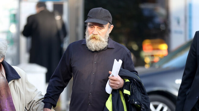 ο-άλλος-άνθρωπος-απαλλαγή-ζητεί-ο-ει-563567149