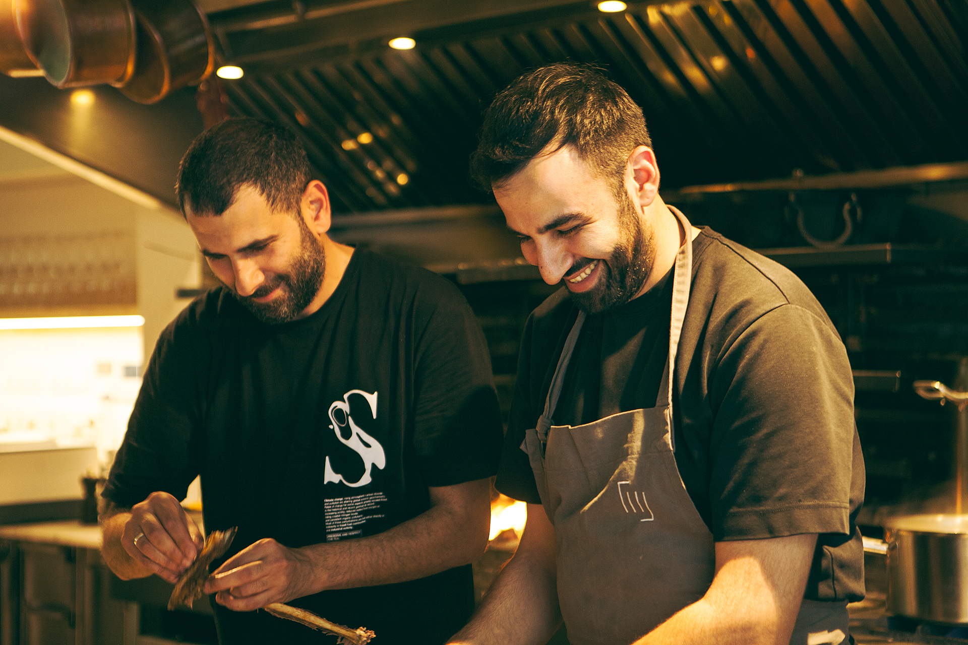 Aκρα: ένα κατσαρόλι με καπόνι-1