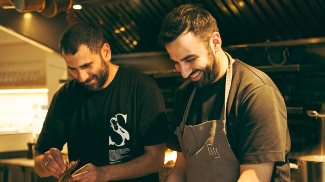 aκρα-ένα-κατσαρόλι-με-καπόνι-563570314