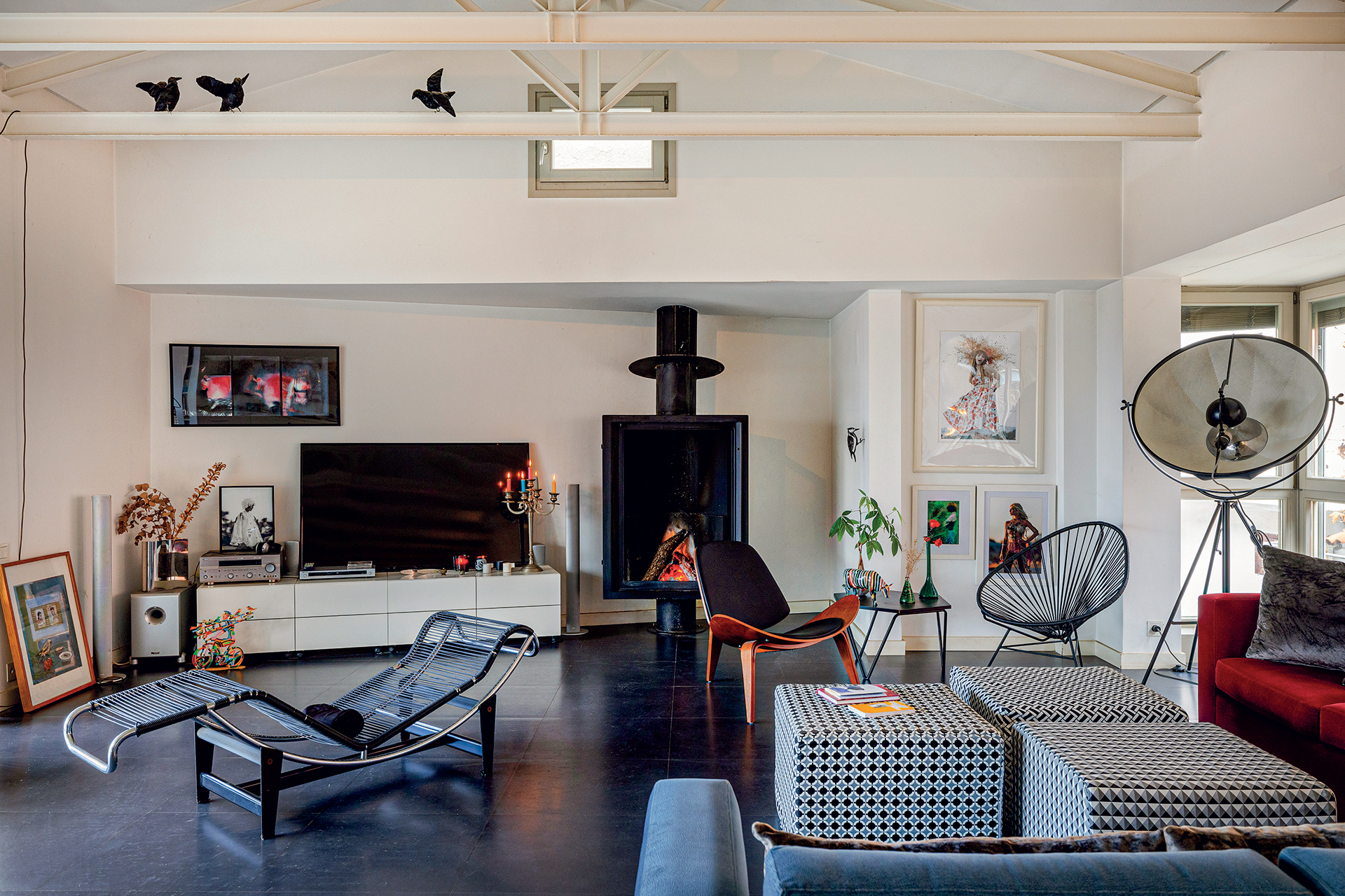 Ενα σπίτι με θέα στον Θερμαϊκό γεμάτο φυτά και τέχνη-2